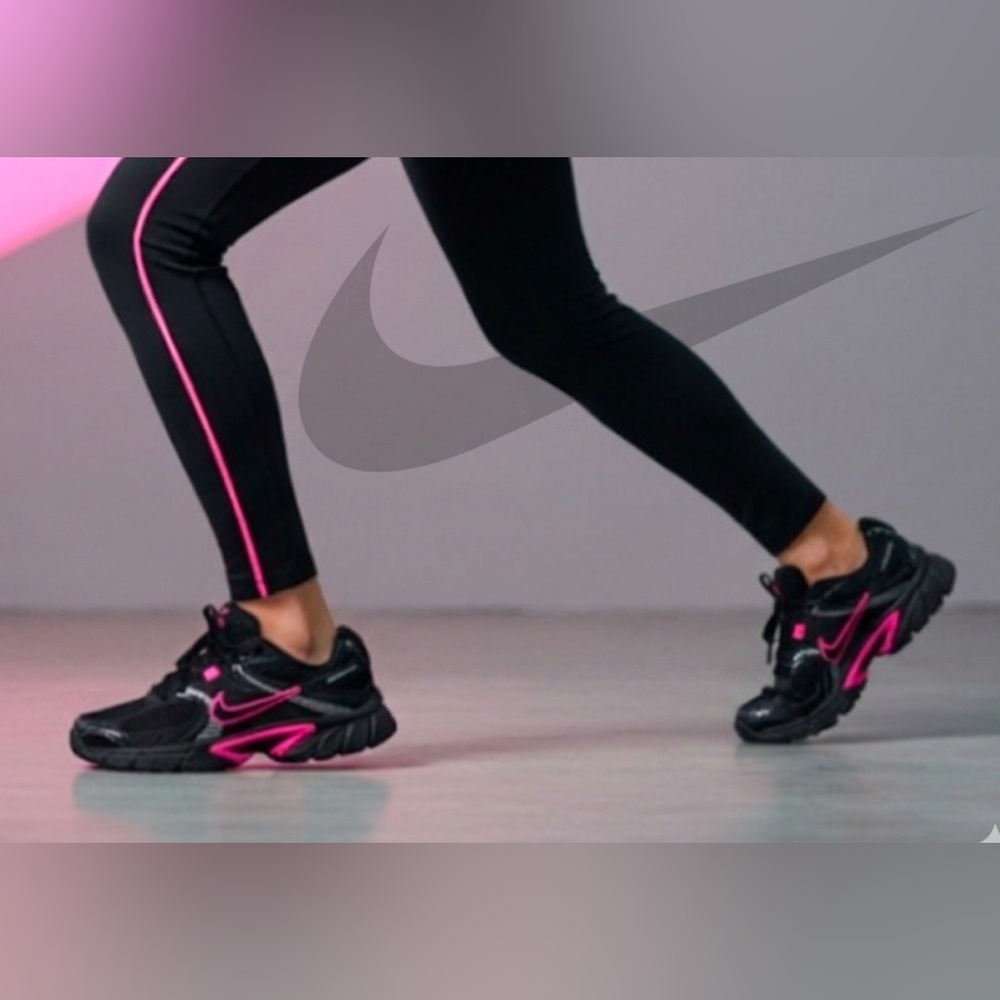 New authentic Nike signature designer woman’s sneakers sz 6 display